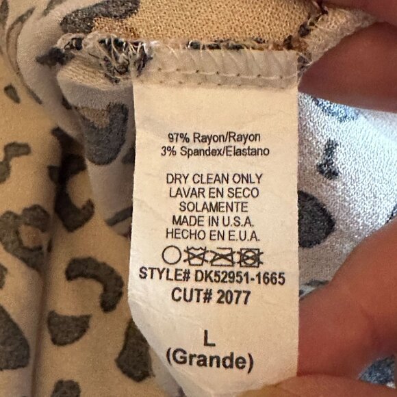 eeSome Shift Dress Womens Size Large Beige Leopard Print V Neck Knit Stretch - Picture 9 of 10